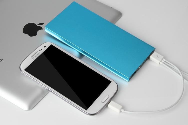 Charger Po is no longer just charge it. It can also be used as a projector